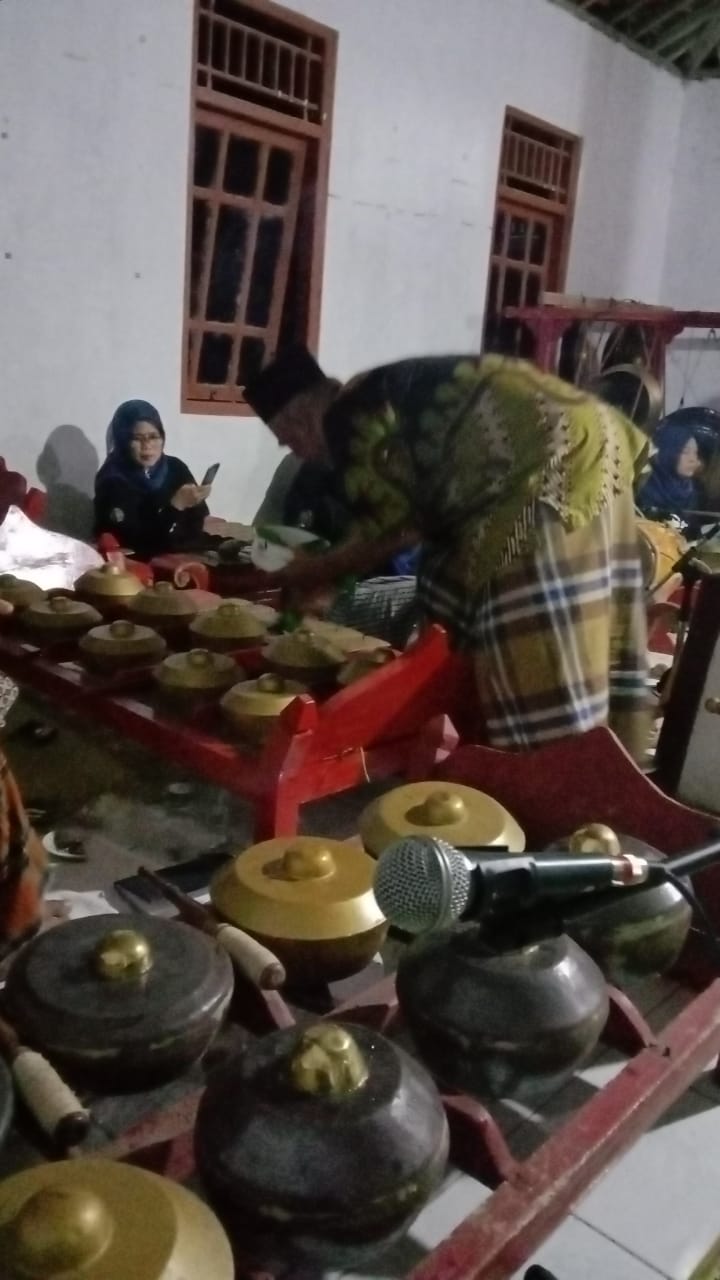 Kelompok Seni Karawitan Suka Budaya Sangkrek Adakan Jamasan Gongso